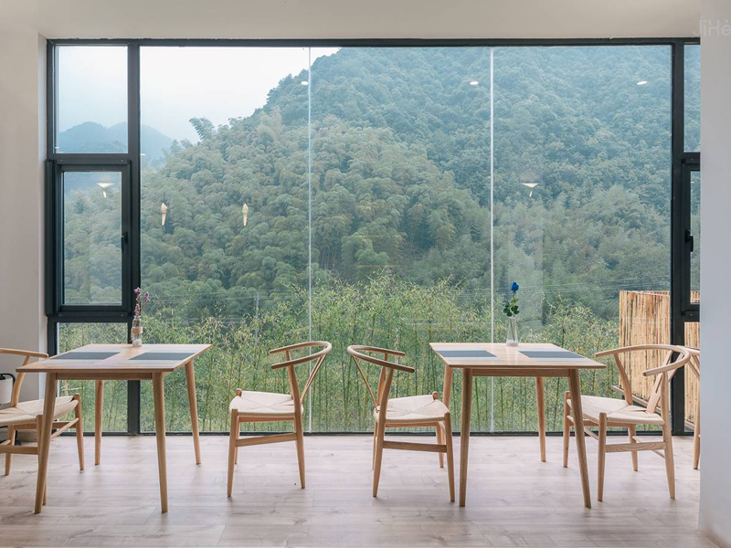 揽景入室|透过一扇窗就可以将春季美景引入家里，又何须远方