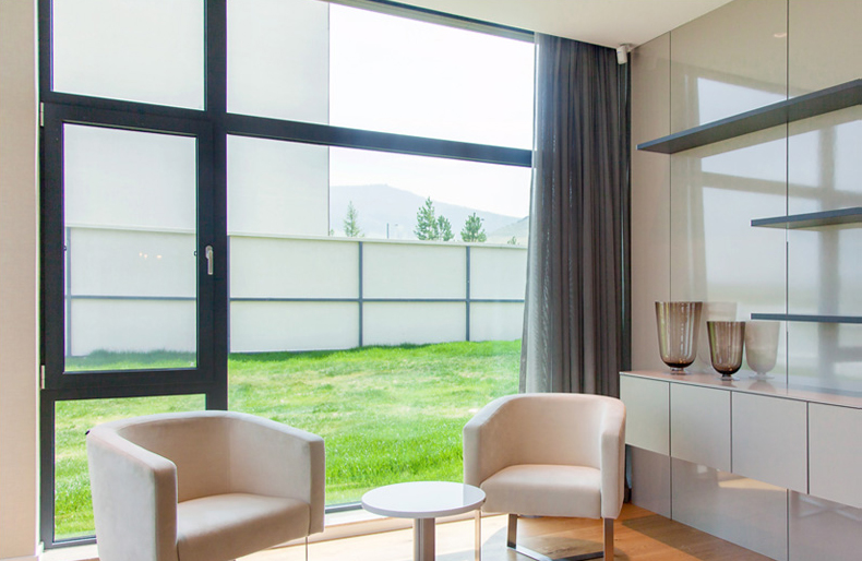 揽景入室|透过一扇窗就可以将春季美景引入家里，又何须远方